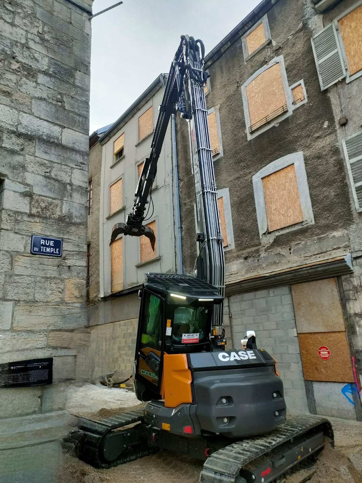 Location pelle de démolition compacte